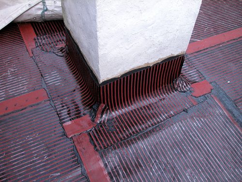 Flachdachabdichtung mit Elastomer-Bitumen-Schweißbahnen