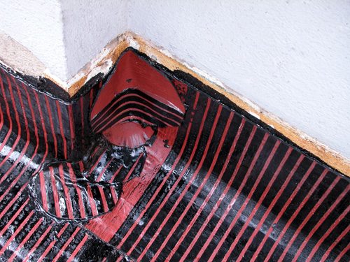 Flachdachabdichtung mit Elastomer-Bitumen-Schweißbahnen
