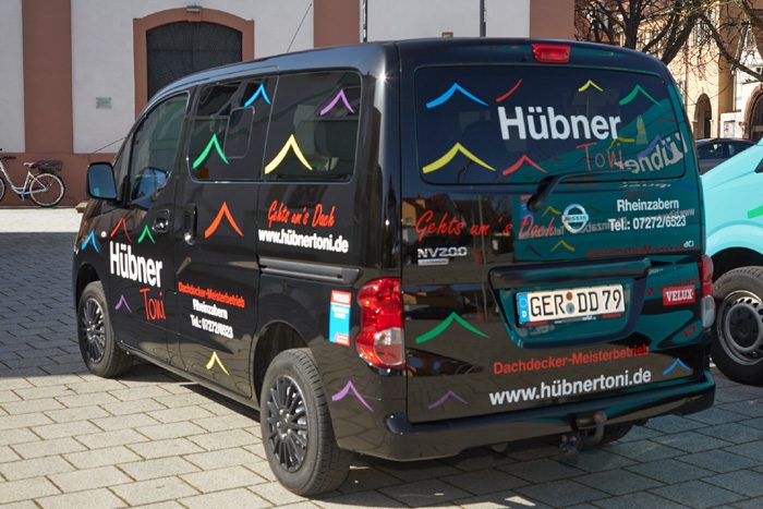 Firmentransporter von Hübner mit Dach-Grafik