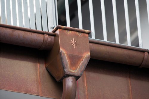 Dachrinne und Fallrohr aus Kupfer