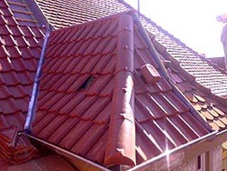 Dach mit Blechkehlen